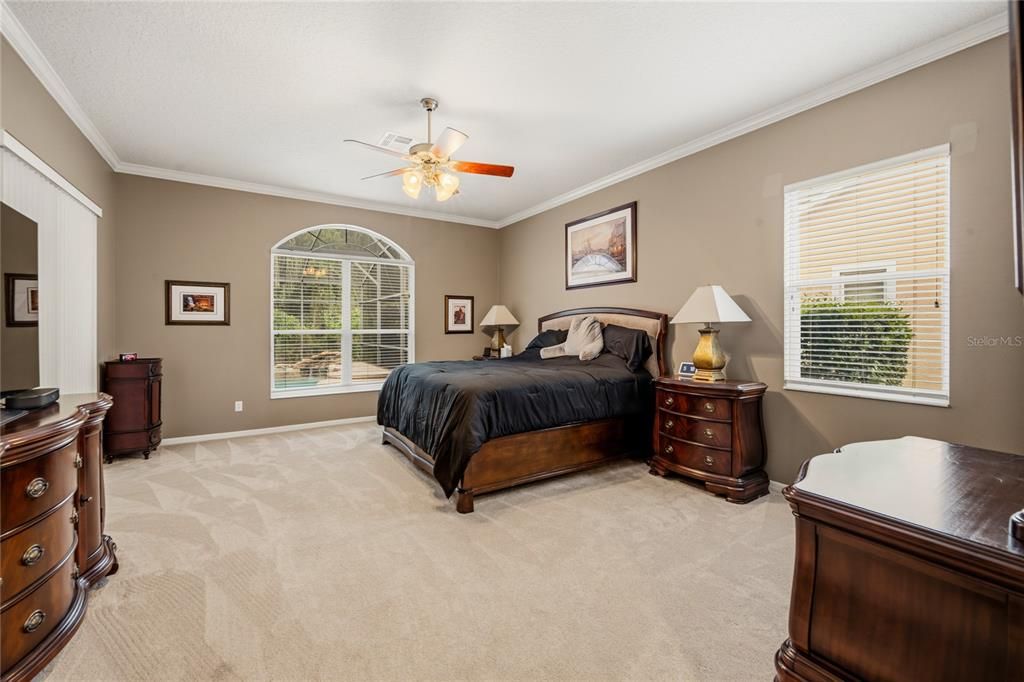 For Sale: $885,000 (5 beds, 3 baths, 4514 Square Feet)