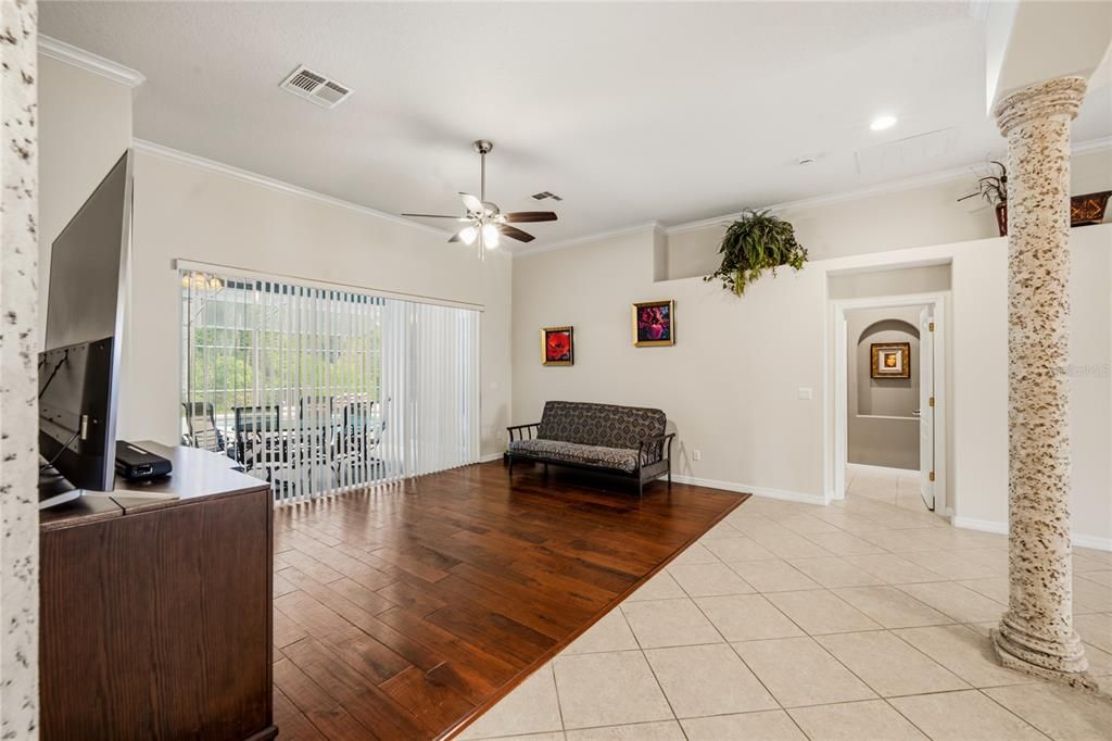 For Sale: $885,000 (5 beds, 3 baths, 4514 Square Feet)