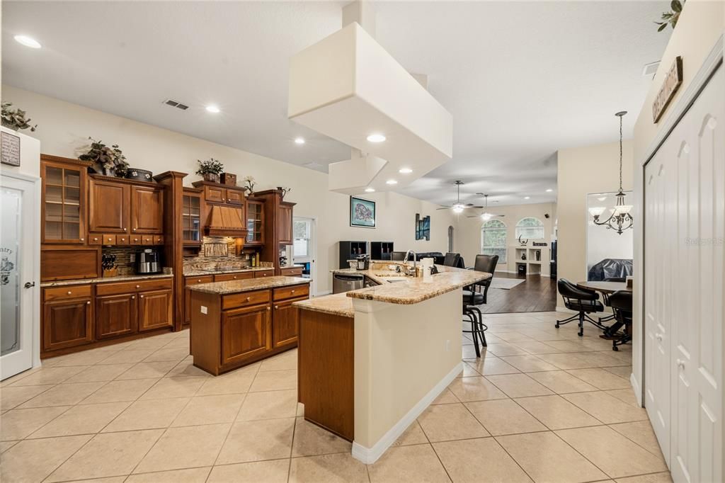 For Sale: $885,000 (5 beds, 3 baths, 4514 Square Feet)