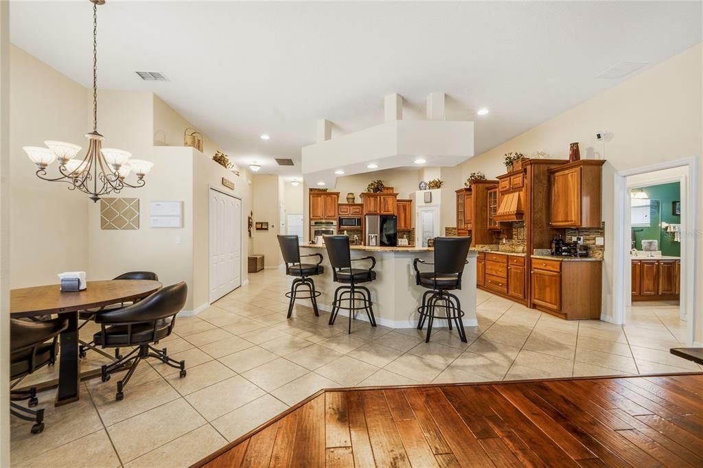 For Sale: $885,000 (5 beds, 3 baths, 4514 Square Feet)