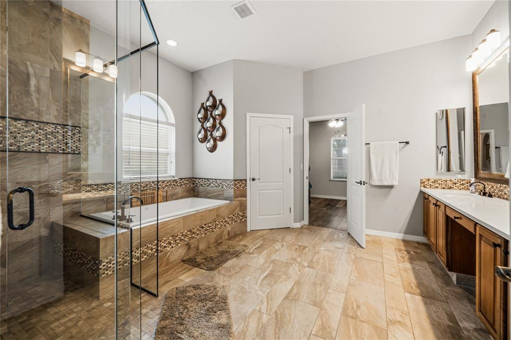 For Sale: $885,000 (5 beds, 3 baths, 4514 Square Feet)