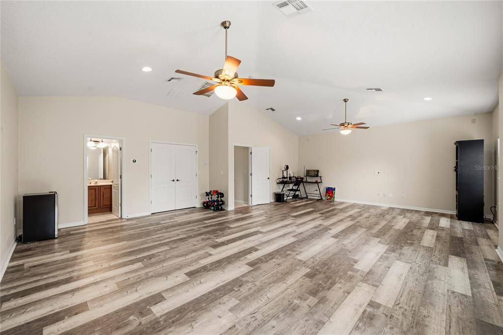 For Sale: $885,000 (5 beds, 3 baths, 4514 Square Feet)