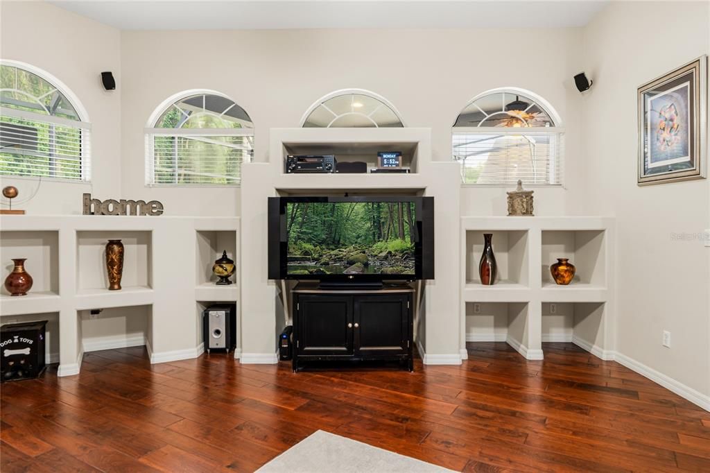 For Sale: $885,000 (5 beds, 3 baths, 4514 Square Feet)