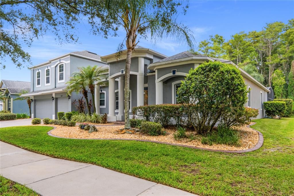 For Sale: $885,000 (5 beds, 3 baths, 4514 Square Feet)