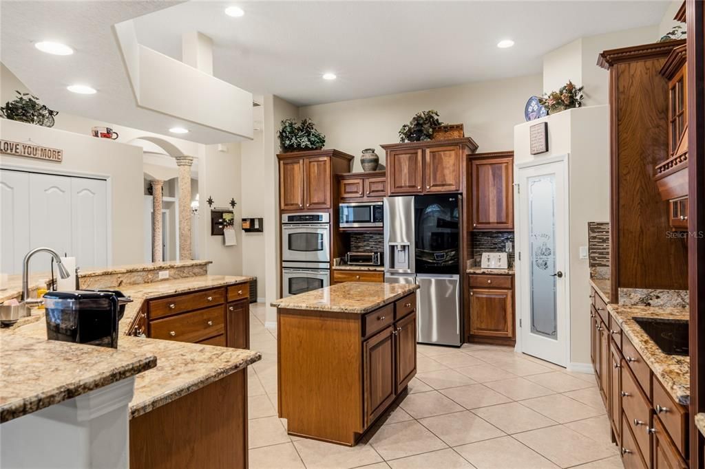 For Sale: $885,000 (5 beds, 3 baths, 4514 Square Feet)