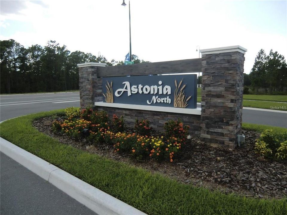 For Sale: $349,000 (3 beds, 2 baths, 1560 Square Feet)