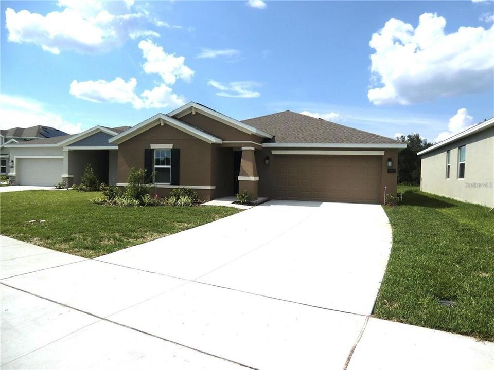 For Sale: $349,000 (3 beds, 2 baths, 1560 Square Feet)