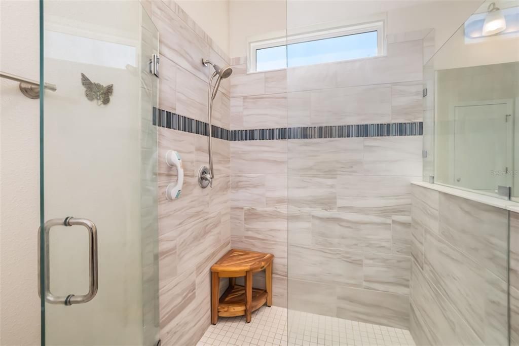 На продажу: $365,000 (4 спален, 2 ванн, 1834 Квадратных фут)