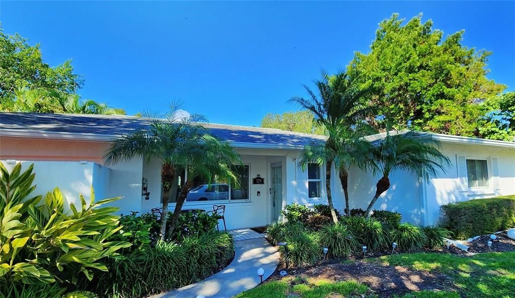 For Sale: $750,000 (4 beds, 3 baths, 2250 Square Feet)