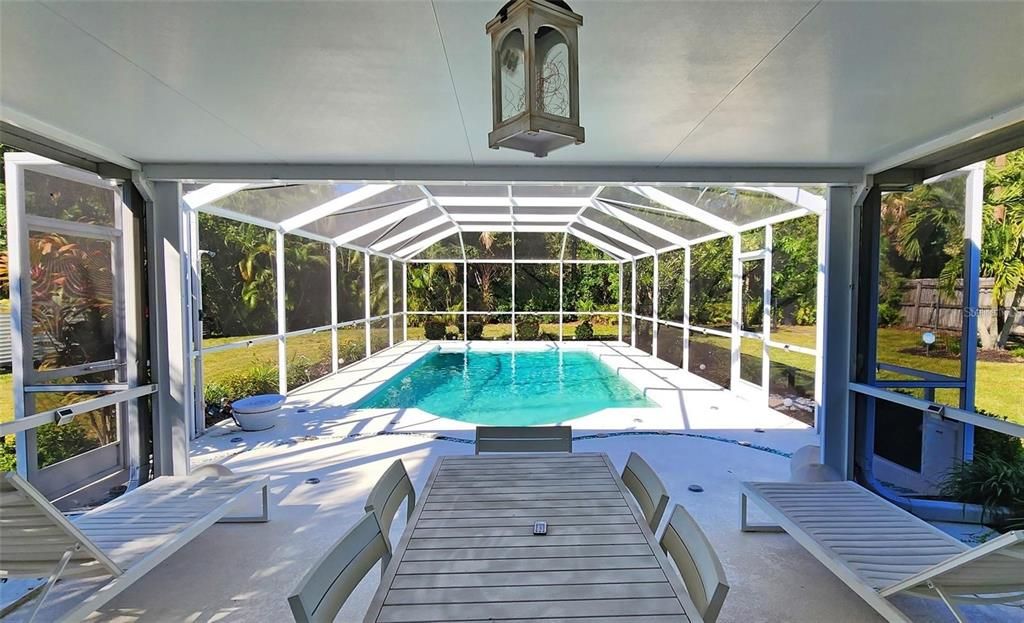 For Sale: $750,000 (4 beds, 3 baths, 2250 Square Feet)