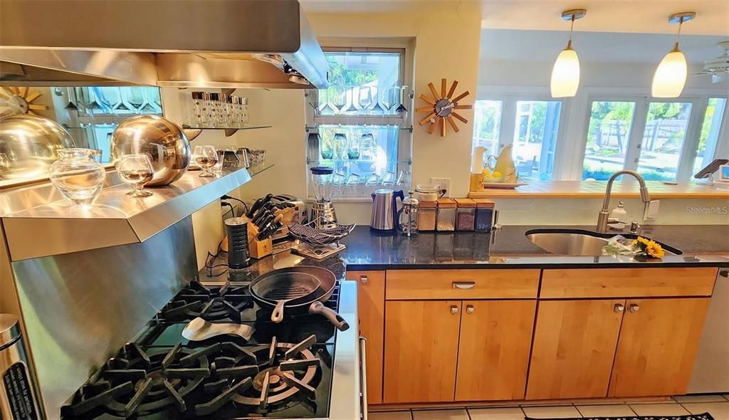 For Sale: $750,000 (4 beds, 3 baths, 2250 Square Feet)
