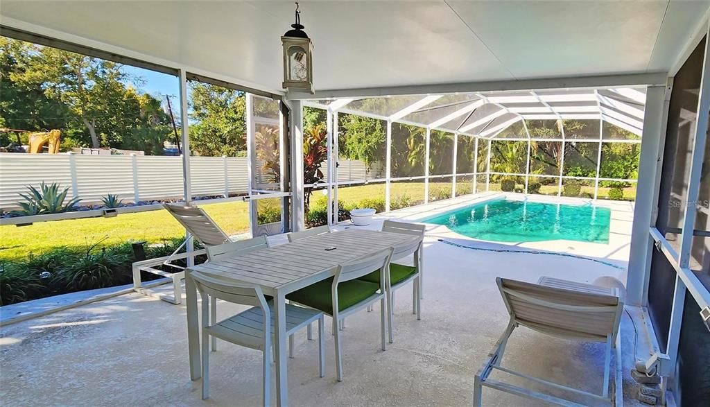 For Sale: $750,000 (4 beds, 3 baths, 2250 Square Feet)