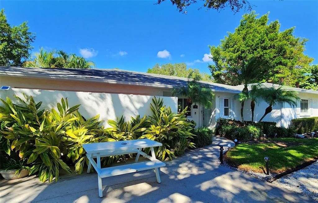 For Sale: $750,000 (4 beds, 3 baths, 2250 Square Feet)