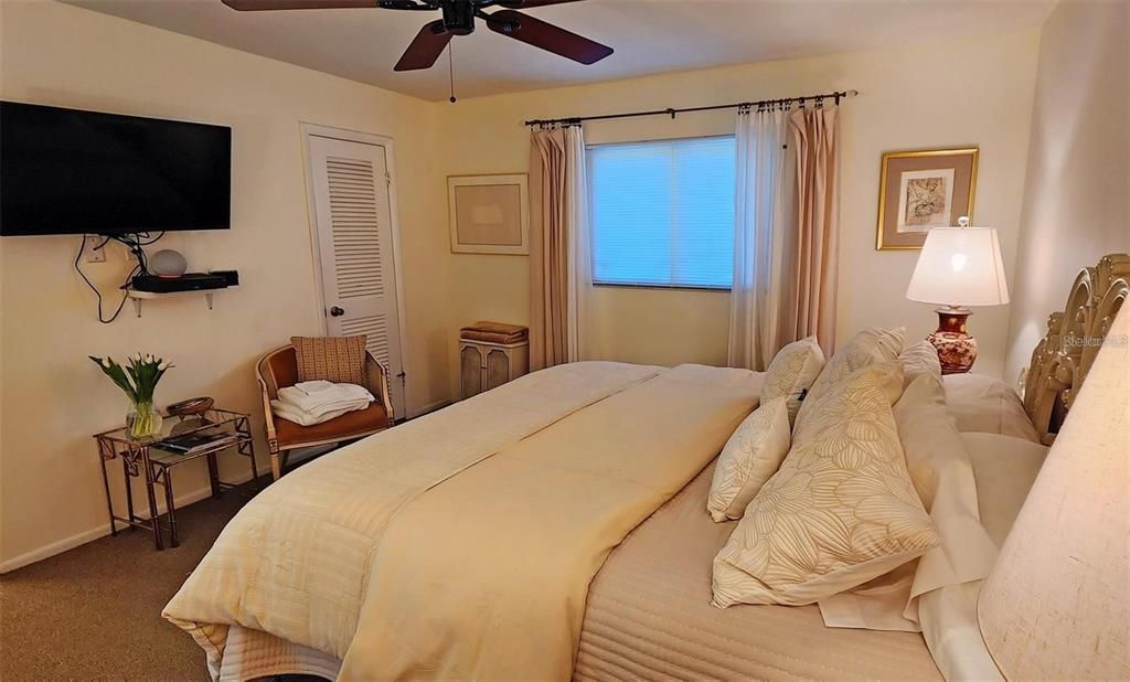 For Sale: $750,000 (4 beds, 3 baths, 2250 Square Feet)