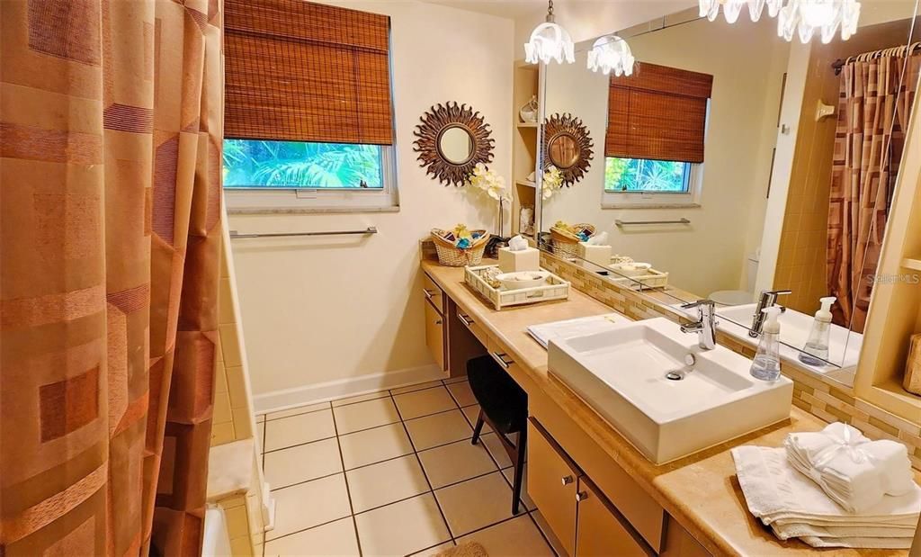 For Sale: $750,000 (4 beds, 3 baths, 2250 Square Feet)