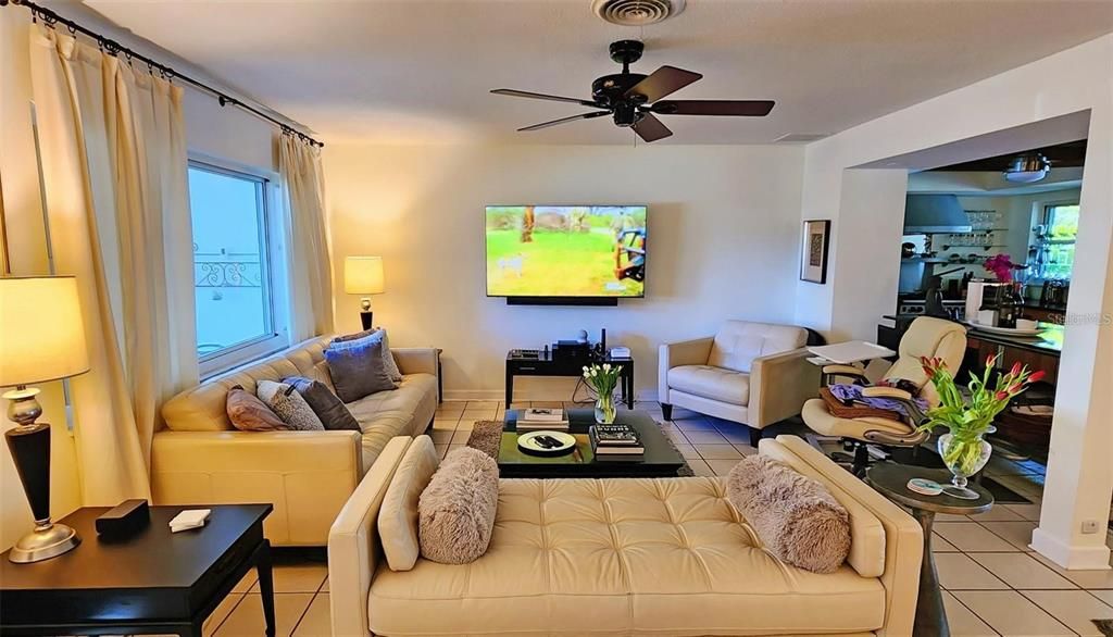 For Sale: $750,000 (4 beds, 3 baths, 2250 Square Feet)