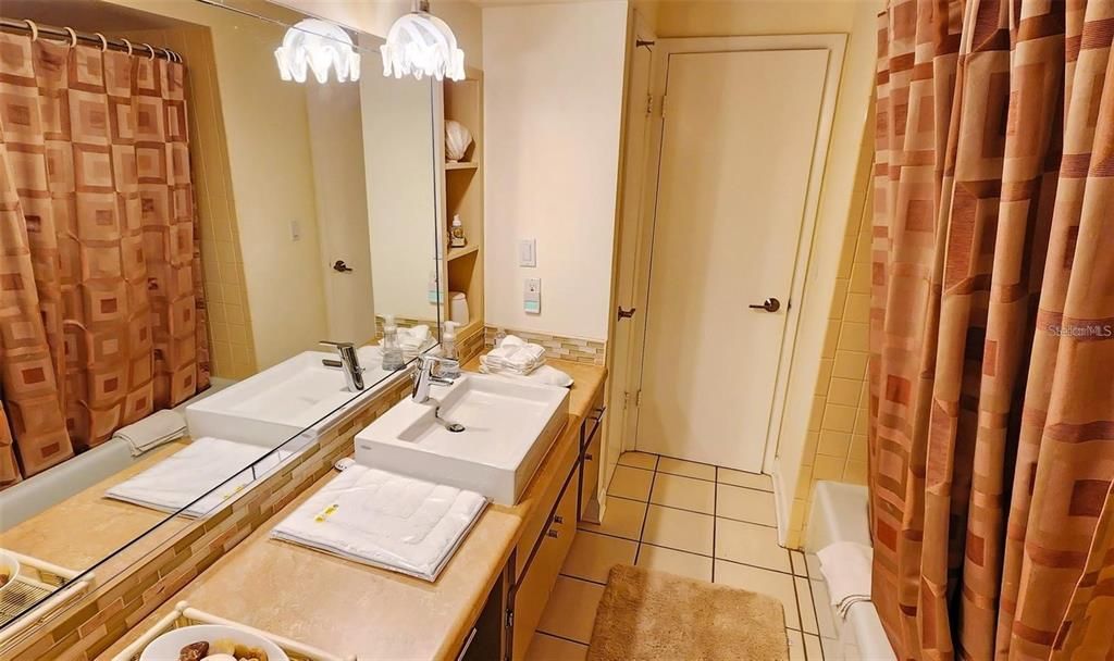 For Sale: $750,000 (4 beds, 3 baths, 2250 Square Feet)
