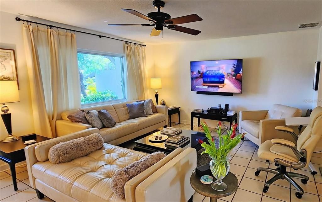 For Sale: $750,000 (4 beds, 3 baths, 2250 Square Feet)