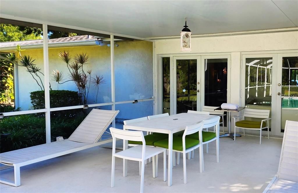 For Sale: $750,000 (4 beds, 3 baths, 2250 Square Feet)