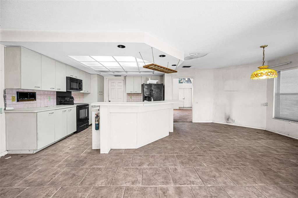 For Sale: $579,500 (4 beds, 3 baths, 2933 Square Feet)