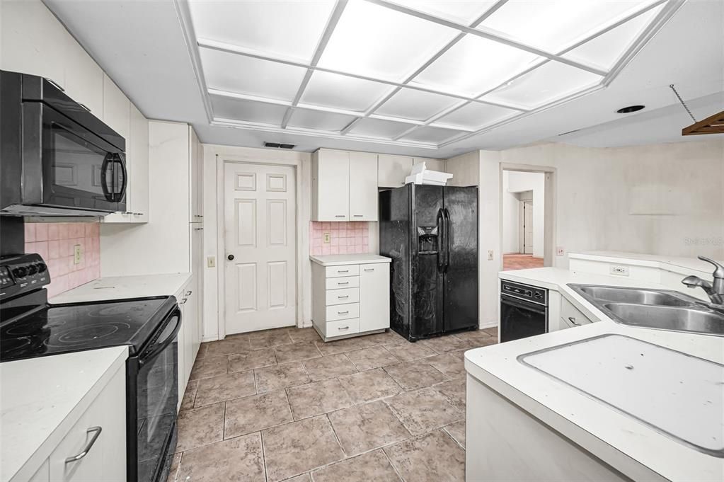 For Sale: $579,500 (4 beds, 3 baths, 2933 Square Feet)