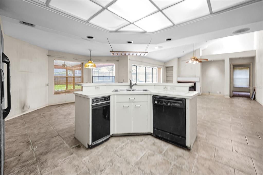 For Sale: $579,500 (4 beds, 3 baths, 2933 Square Feet)