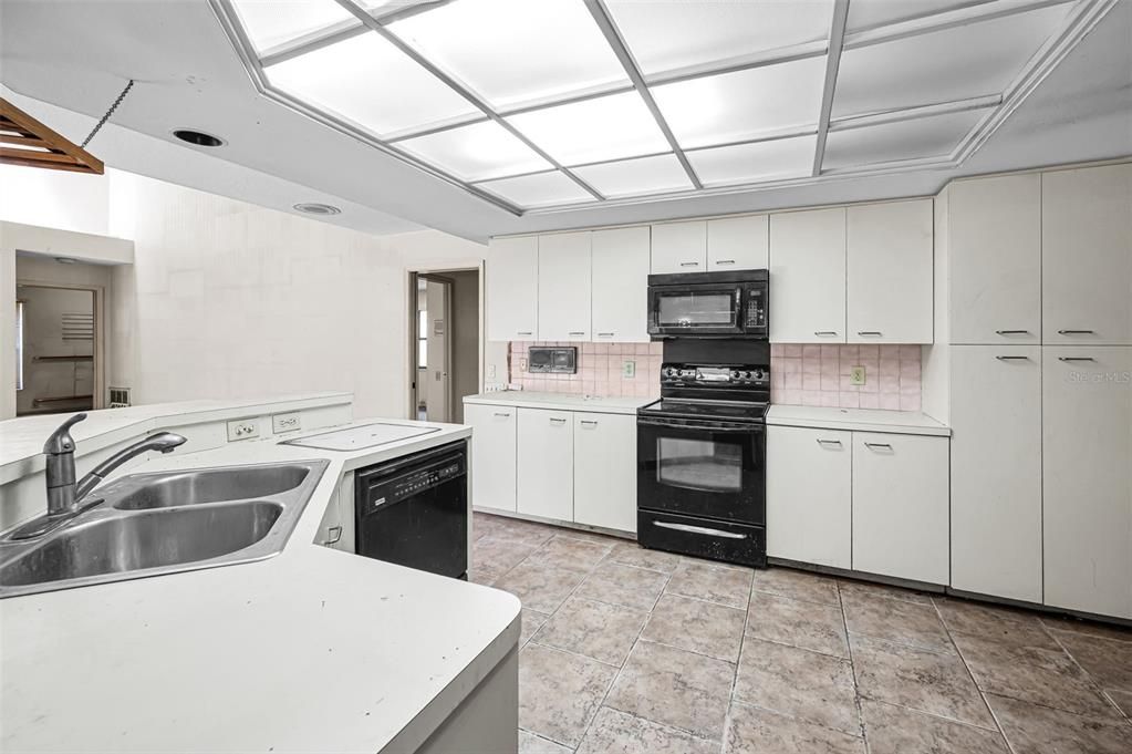 For Sale: $579,500 (4 beds, 3 baths, 2933 Square Feet)