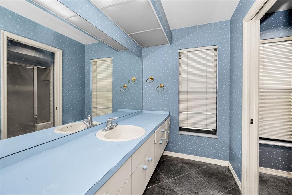 For Sale: $579,500 (4 beds, 3 baths, 2933 Square Feet)