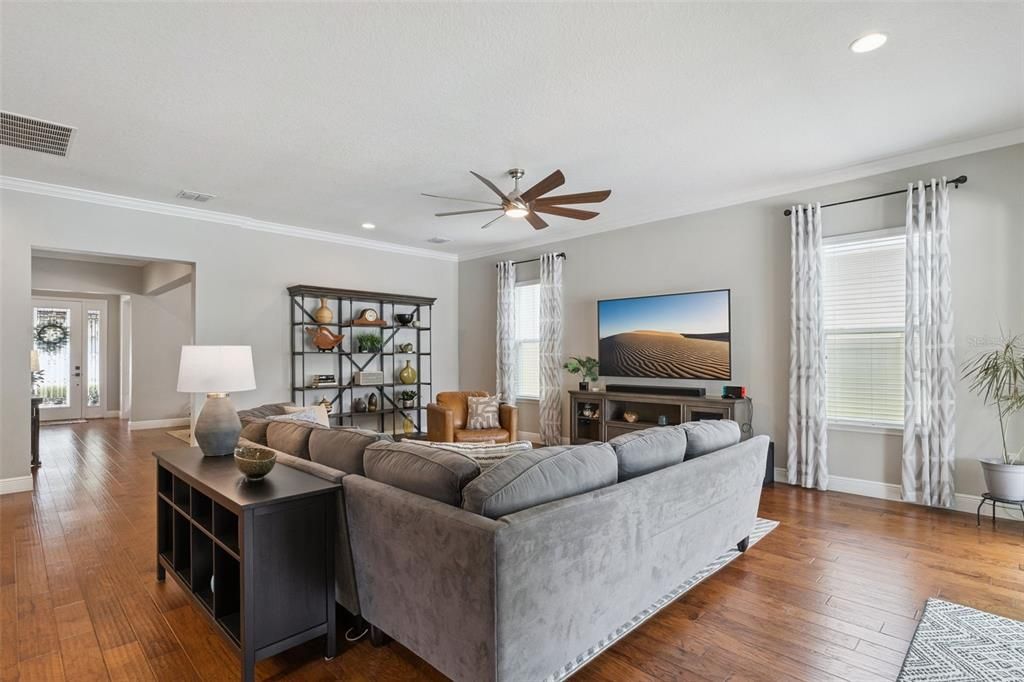 Activo con contrato: $889,000 (5 camas, 4 baños, 3625 Pies cuadrados)