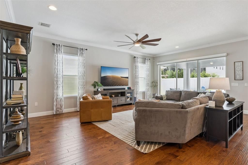 Activo con contrato: $889,000 (5 camas, 4 baños, 3625 Pies cuadrados)