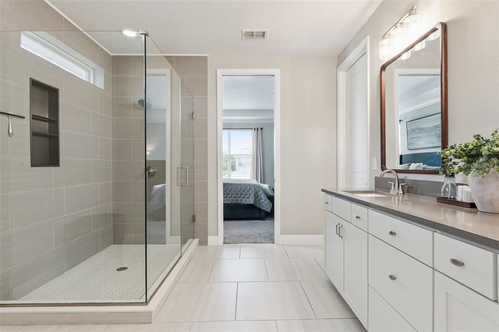 Activo con contrato: $889,000 (5 camas, 4 baños, 3625 Pies cuadrados)