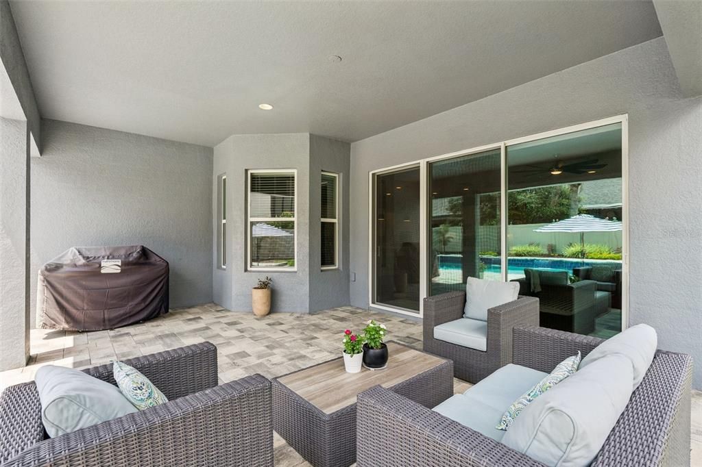 Activo con contrato: $889,000 (5 camas, 4 baños, 3625 Pies cuadrados)