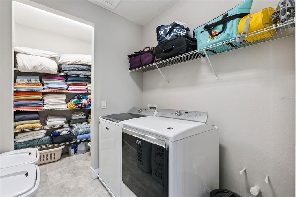 Activo con contrato: $889,000 (5 camas, 4 baños, 3625 Pies cuadrados)