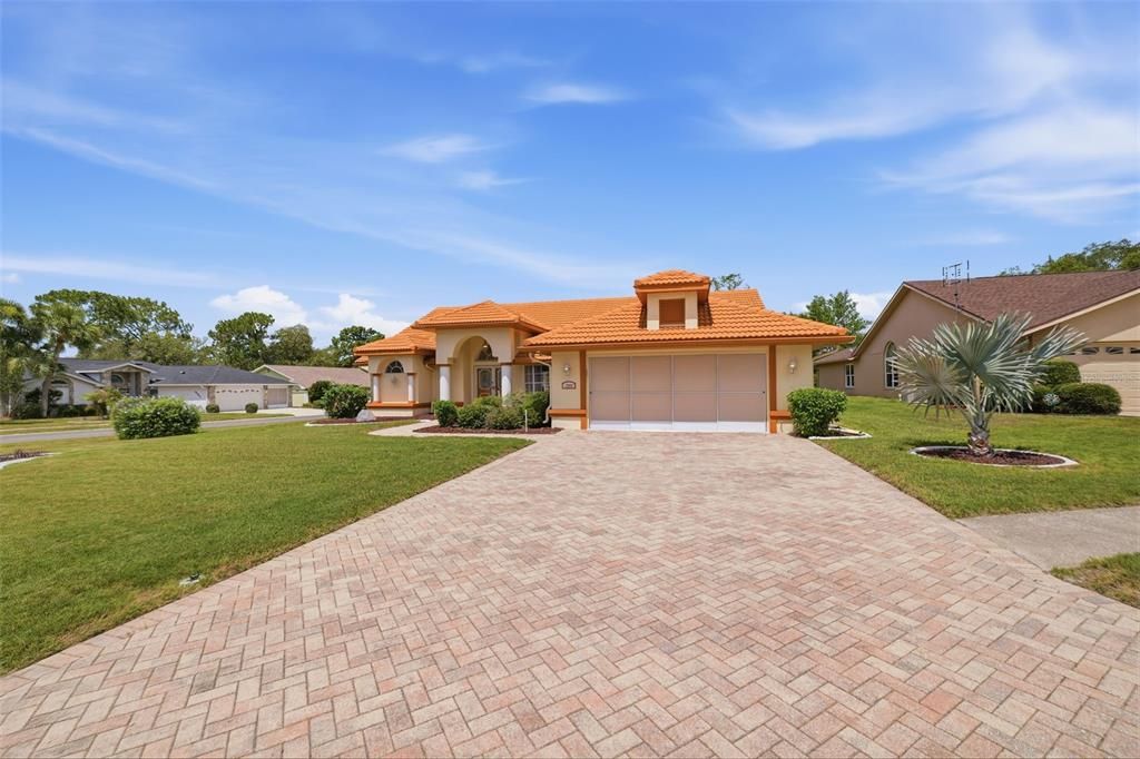 For Sale: $345,000 (3 beds, 2 baths, 1971 Square Feet)