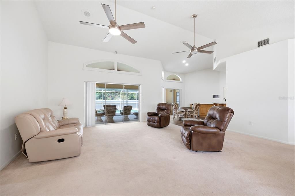 For Sale: $345,000 (3 beds, 2 baths, 1971 Square Feet)