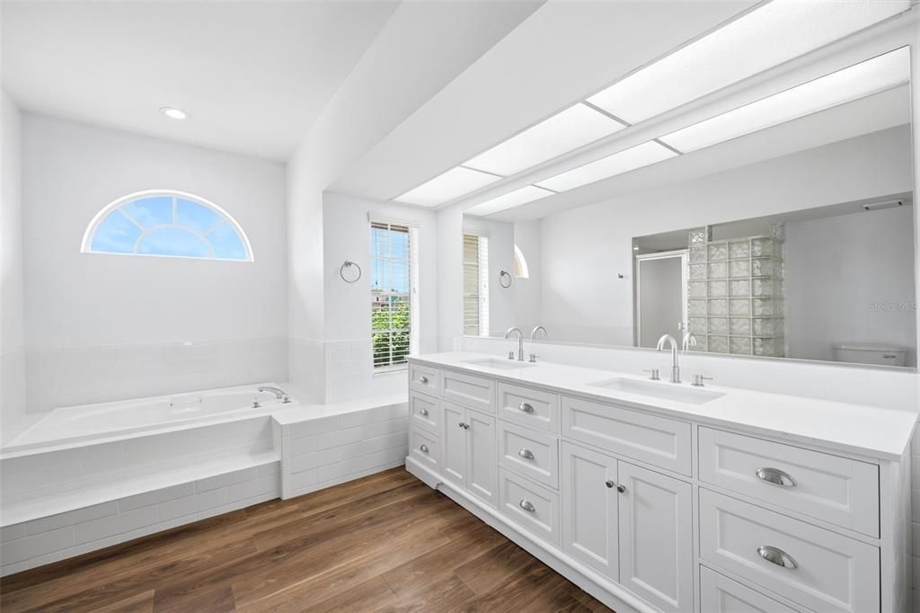 For Sale: $345,000 (3 beds, 2 baths, 1971 Square Feet)