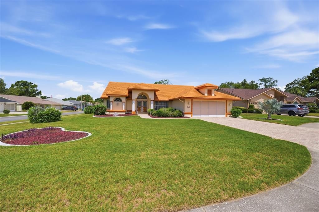 For Sale: $345,000 (3 beds, 2 baths, 1971 Square Feet)