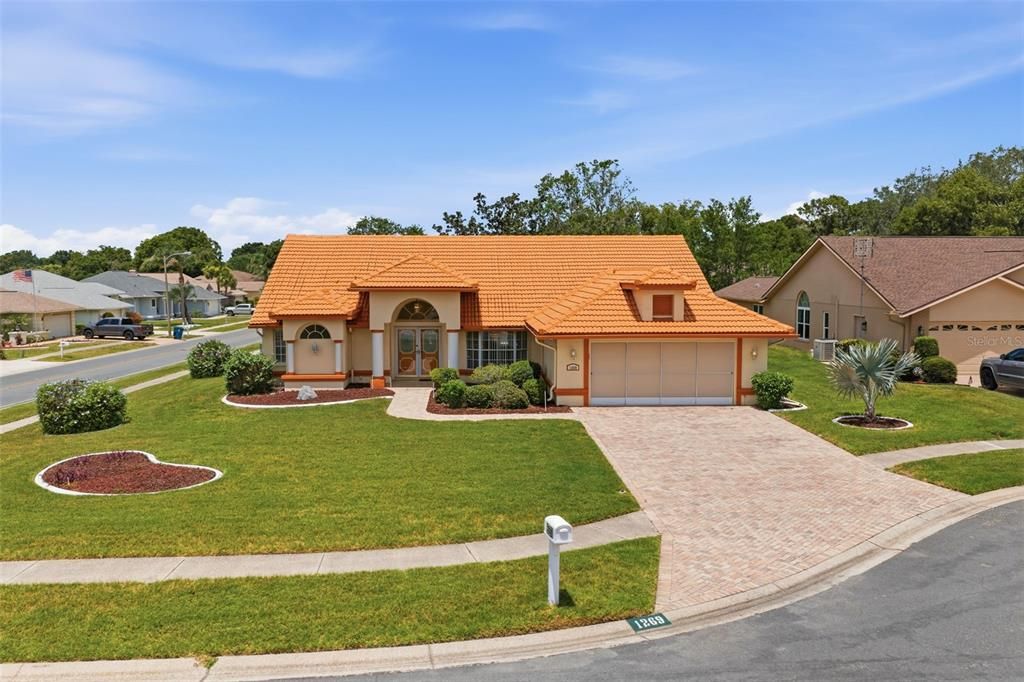 For Sale: $345,000 (3 beds, 2 baths, 1971 Square Feet)