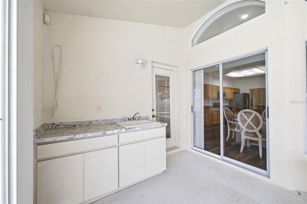 For Sale: $345,000 (3 beds, 2 baths, 1971 Square Feet)