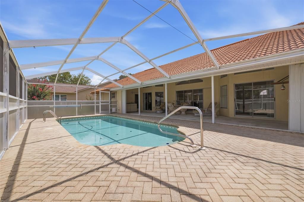 For Sale: $345,000 (3 beds, 2 baths, 1971 Square Feet)