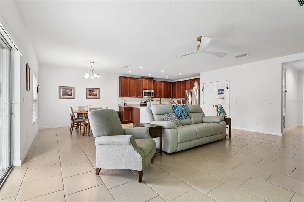 For Sale: $344,000 (4 beds, 2 baths, 1897 Square Feet)