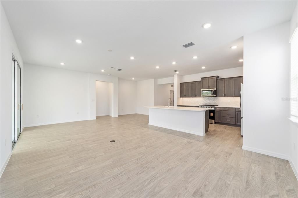 Под контрактом: $457,275 (3 спален, 2 ванн, 1967 Квадратных фут)
