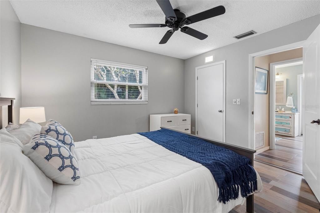 For Sale: $674,000 (4 beds, 2 baths, 1662 Square Feet)