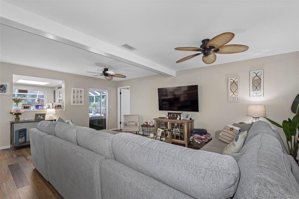 For Sale: $674,000 (4 beds, 2 baths, 1662 Square Feet)