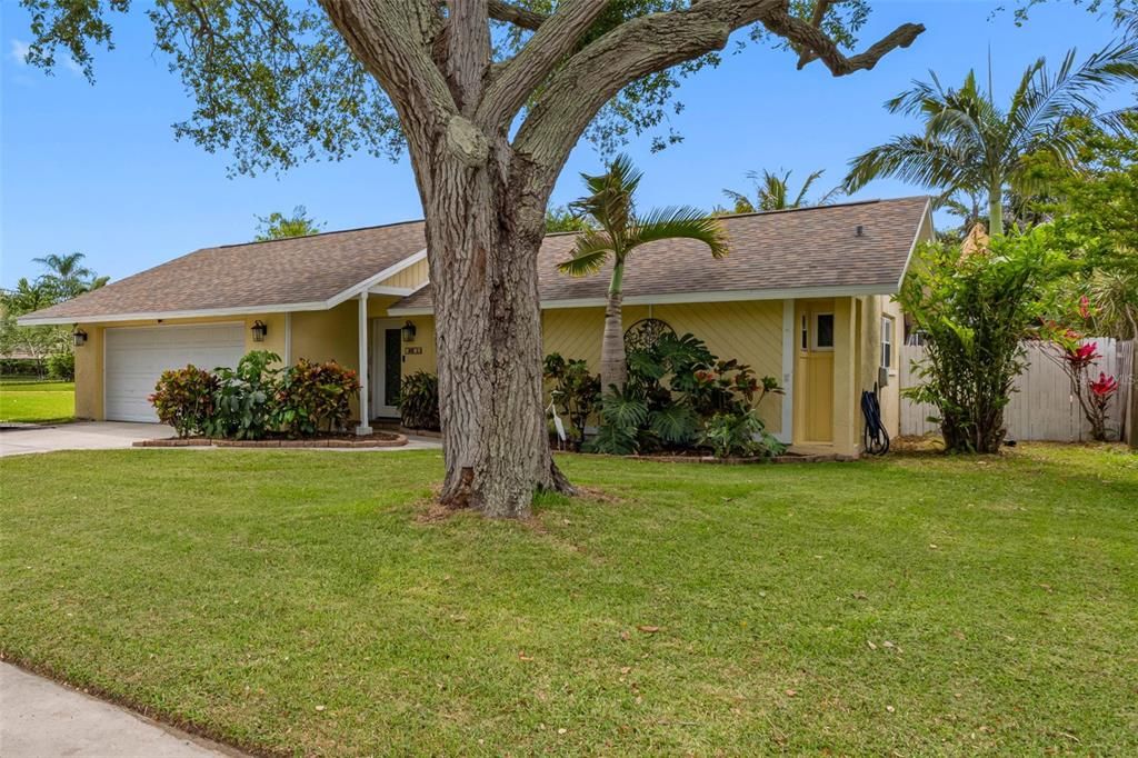 For Sale: $674,000 (4 beds, 2 baths, 1662 Square Feet)