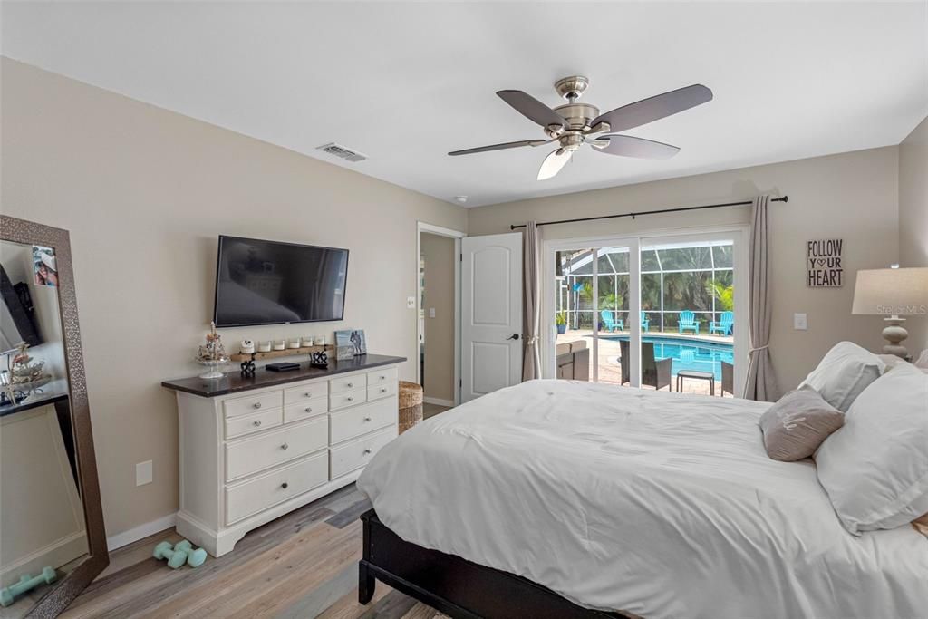For Sale: $674,000 (4 beds, 2 baths, 1662 Square Feet)