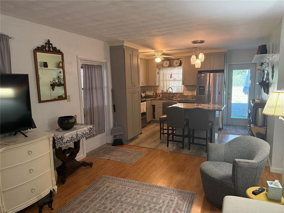 En Venta: $217,000 (2 camas, 1 baños, 812 Pies cuadrados)