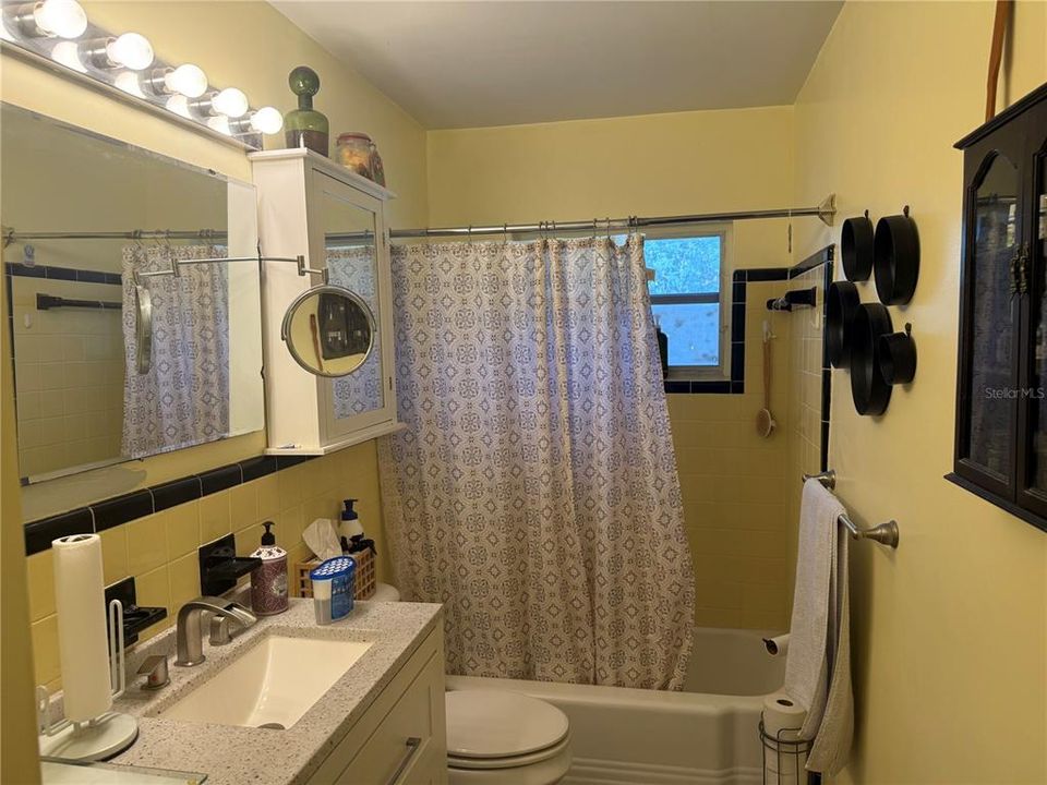 En Venta: $217,000 (2 camas, 1 baños, 812 Pies cuadrados)