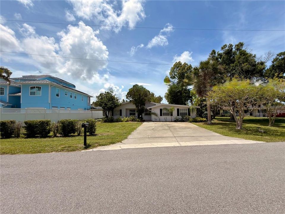 For Rent: $2,700 (3 beds, 2 baths, 1881 Square Feet)