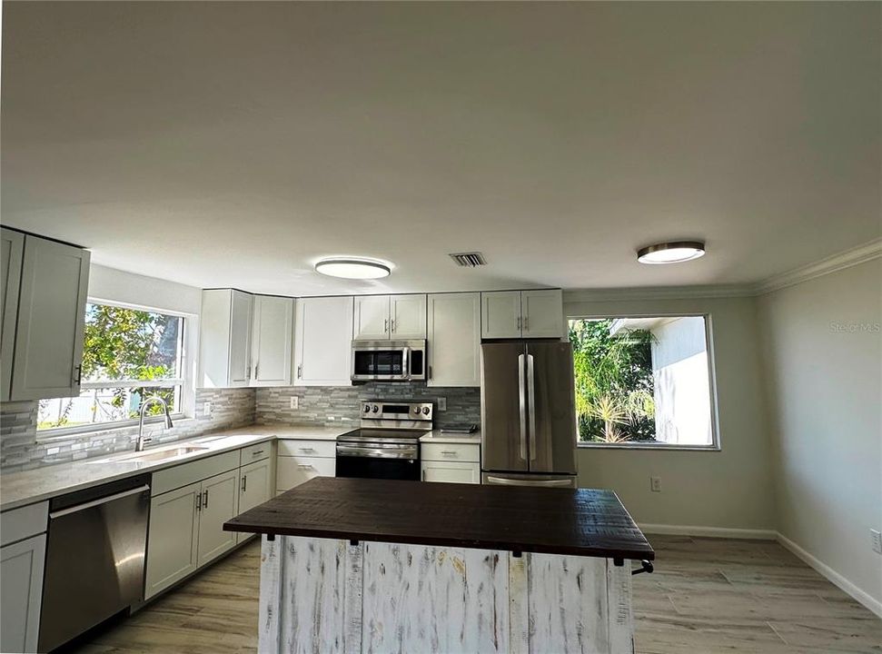 For Rent: $2,700 (3 beds, 2 baths, 1881 Square Feet)